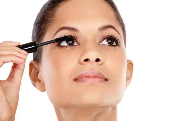 Luscious lashes. Attractive young woman applying mascara to her eyelashes. — Stock Photo, Image