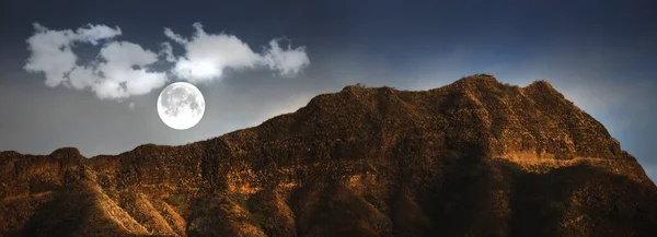 Una foto del vulcano Diamon Head, Oahu, Hawaii. Una foto del vulcano Diamon Head, Oahu, Hawaii. — Foto Stock