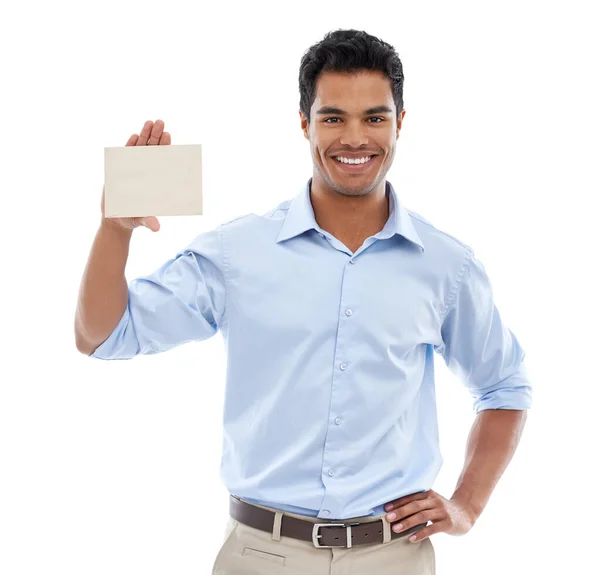 ¿Qué te parece esta idea? Captura de estudio de un joven sosteniendo una tarjeta en blanco para copyspace aislado en blanco. — Foto de Stock