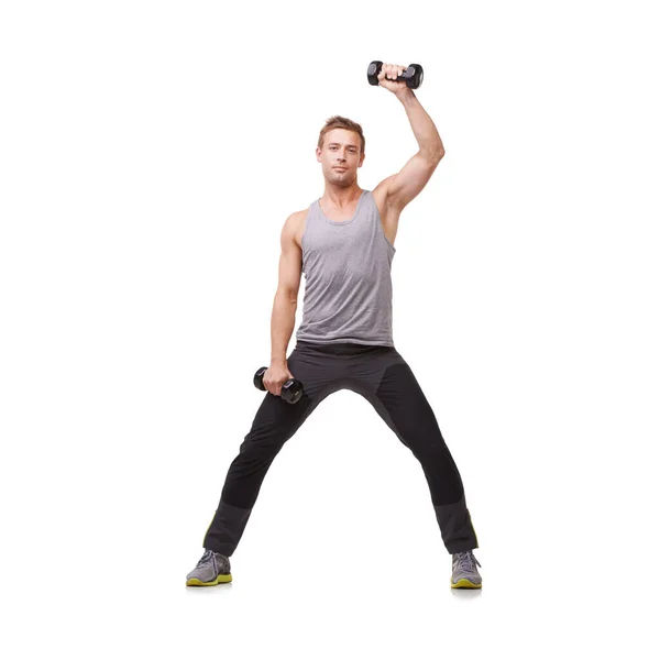 Tonificando sus brazos. Un joven en forma haciendo ejercicio con pesas mientras está aislado sobre un fondo blanco. — Foto de Stock