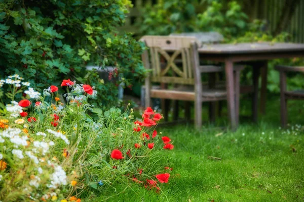 Mein privater Platz im Garten. Sommerzeit - Mein privates Plätzchen im Garten. — Stockfoto