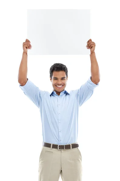 ¿Qué te parece esta idea? Captura de estudio de un joven sosteniendo una tarjeta en blanco para copyspace aislado en blanco. — Foto de Stock