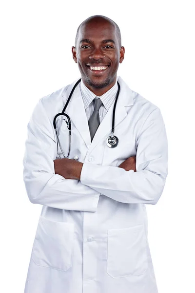 私はフィドルとして適合しなければならない。白い背景に腕を組んで立っている男性医師のトリミング肖像画. — ストック写真