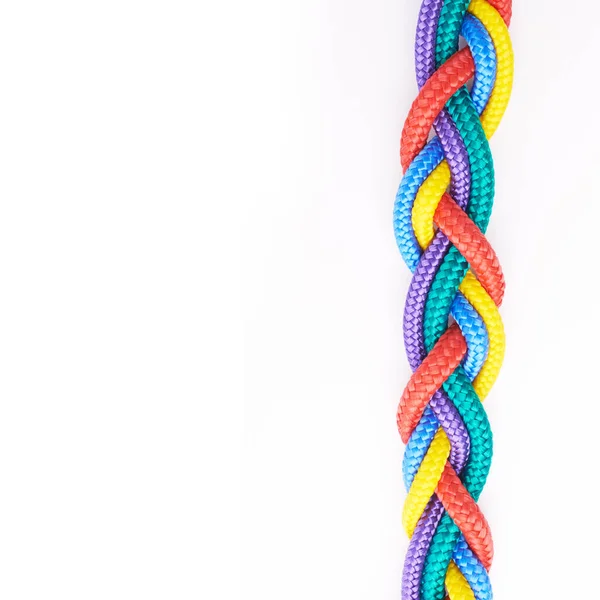 彩虹绳工作室拍摄的绳子结在一起隔离在白色上. — 图库照片