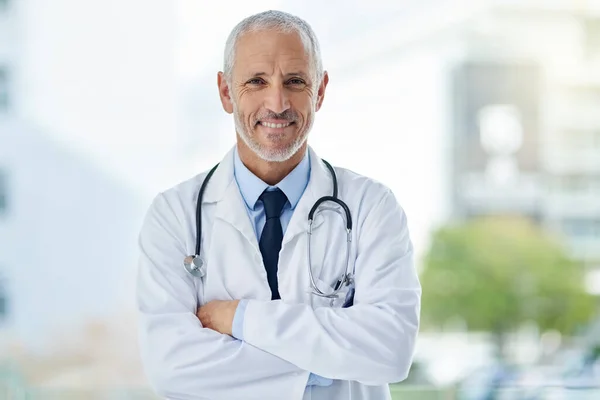Din hälsa är vår prioritet. Beskuren bild av läkare på sjukhuset. — Stockfoto