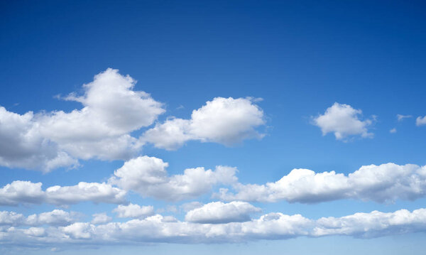 Облака. фотография природных летних облаков.