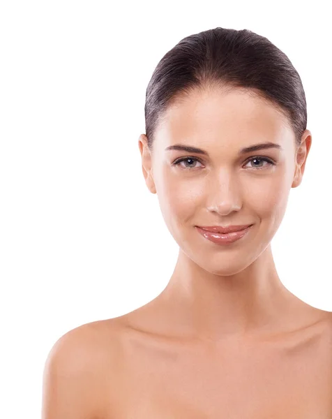 Feliz y muestra a Shes radiantemente hermosa. Estudio recortado retrato de una atractiva joven morena aislada en blanco. —  Fotos de Stock