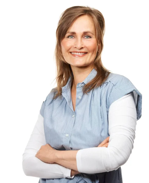 El estilo viene con la edad. Retrato de estudio de una hermosa mujer madura sonriendo a la cámara. —  Fotos de Stock