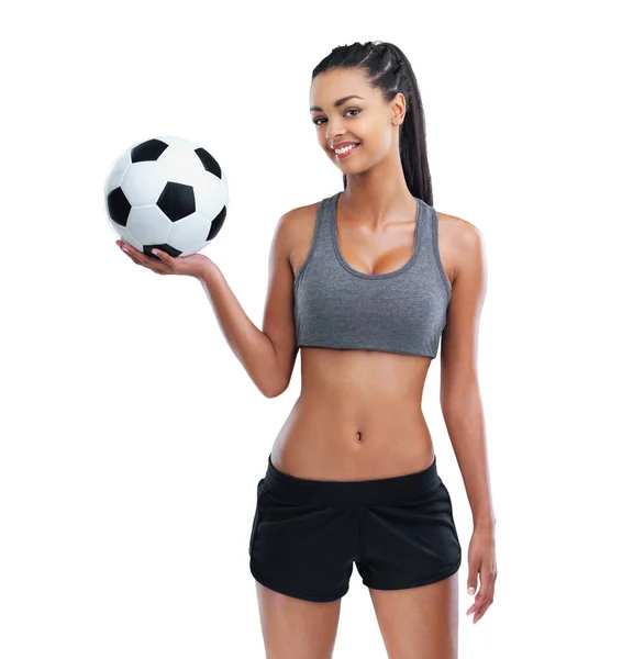 Tu queres. Vem buscá-lo. Retrato recortado de uma jogadora de futebol feminina isolada em branco. — Fotografia de Stock