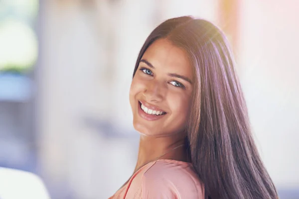 Glowingly beautiful. Cropped shot of a confident young woman. — Stock Photo, Image