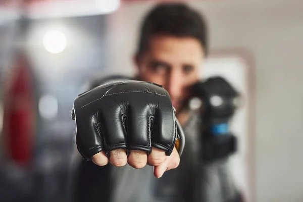 Coming at you full force. Cropped portrait of a professional fighter training in the gym. — Stock Photo, Image