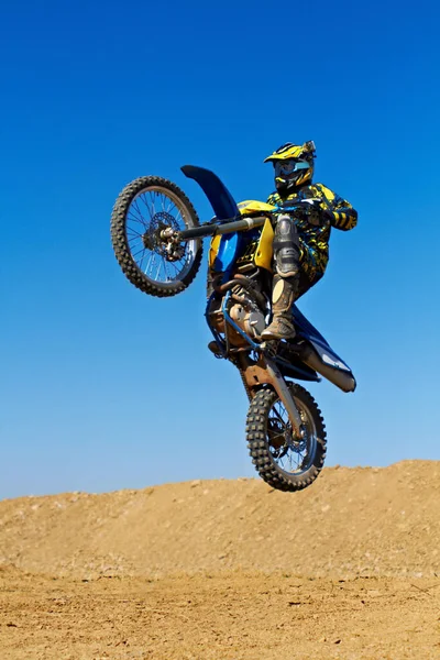 Bereit für Rennabenteuer. Schuss von Dirtbike-Racern. — Stockfoto