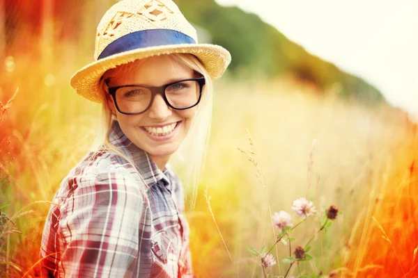 Country hipster. Lomography portrait of a young hipster woman in a field. — Stock Photo, Image
