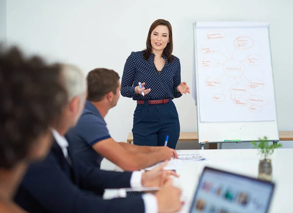 Passing on her know-how. Cropped shot of a young businesswoman giving a presentation in the boardroom. — Stock Photo, Image