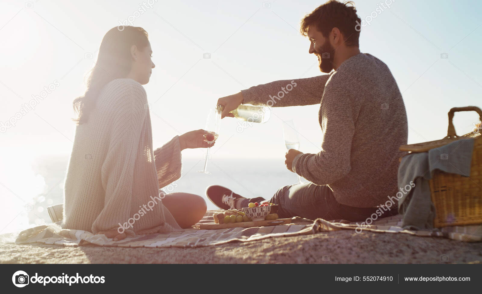 Идеальное Свидание Существует. Снимок Молодой Пары, Устроившей.