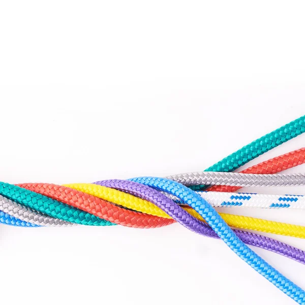 Cordões coloridos. Estúdio cordas de tiro nós juntos isolados em branco. — Fotografia de Stock