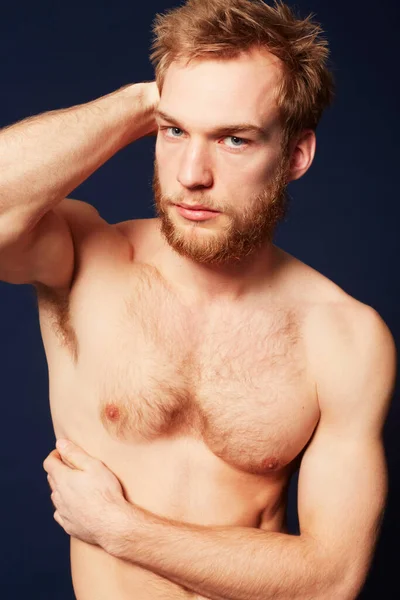 Hes a model thinker. Cropped view of a muscular man looking at the camera. — Stock Photo, Image