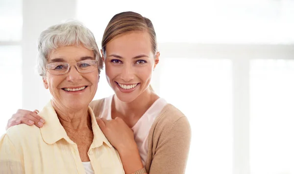 She means the world to me. Portrait of a smiling young woman and her senior mother bonding. — Stock Photo, Image