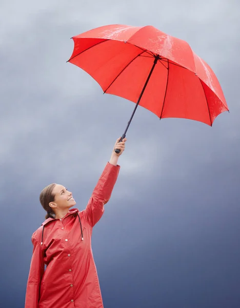 I know Im covered. A beautiful young woman standing outside with her red umbrella. — Stock Photo, Image