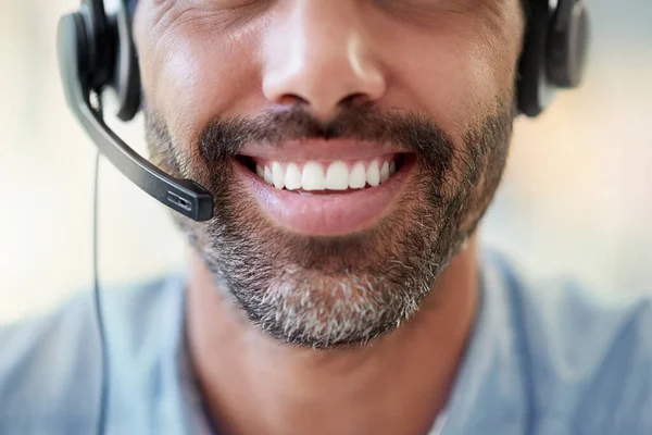 What can I do for you today. Cropped shot of a call centre agent working in an office. — Stock Photo, Image