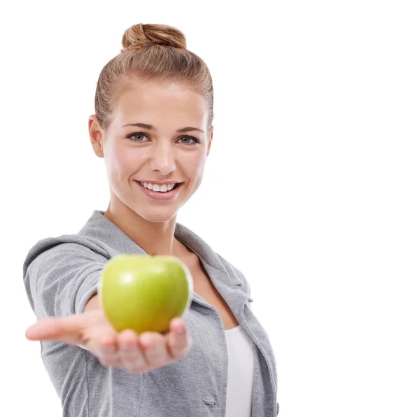Świeże owoce dla zdrowej skóry. Młoda kobieta trzymająca jabłko na białym. — Zdjęcie stockowe