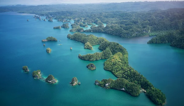 A vista para bater todas as vistas. Tiro de ângulo alto das belas ilhas da Indonésia. — Fotografia de Stock