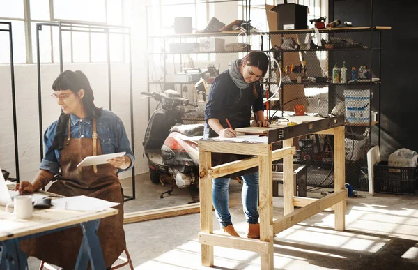 Creating masterpieces from wood. Cropped shot of two attractive young creative female artisans working in their workshop. — Stock Photo, Image