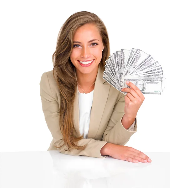 Die Währung des Erfolgs. Studioaufnahme einer attraktiven jungen Geschäftsfrau mit einer großen Geldsumme. — Stockfoto