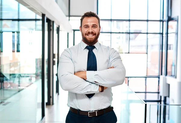 A successful entrepreneur believes in his abilities. Portrait of a young businessman standing with his arms crossed in an office. — Stock Photo, Image