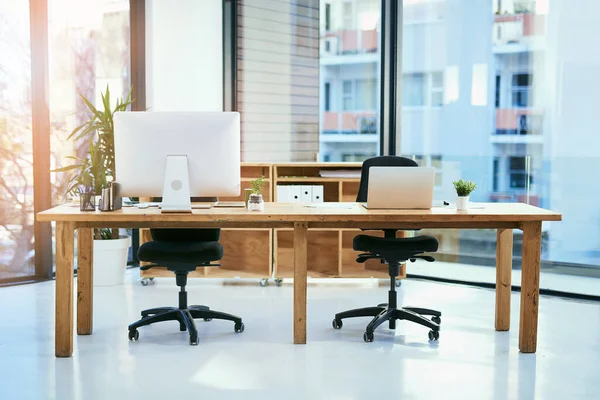 Alles für den modernen Geschäftsmann. Aufnahme eines leeren Büroraums. — Stockfoto