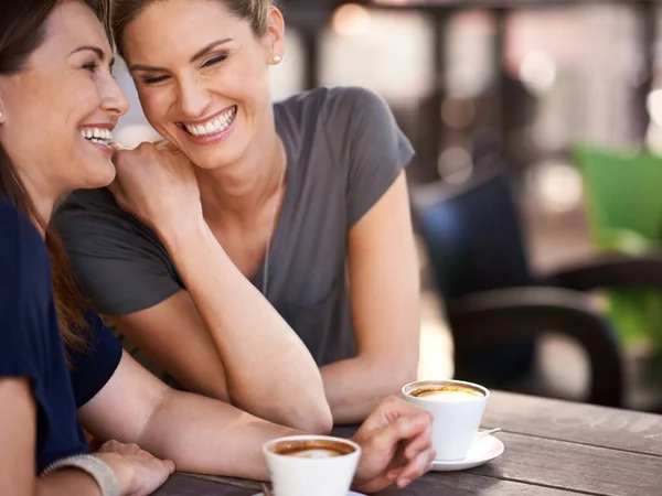 And then you wont believe what he said. Cropped shot of two attractive women laughing while drinking coffee. — Stock Photo, Image