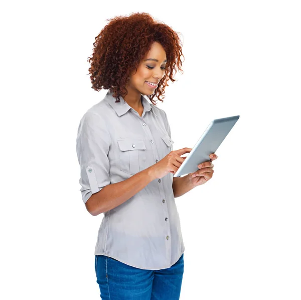 Verkko koskettaa. Kuva nuoresta naisesta valkoisella eristetyllä digitaalisella tabletilla. — kuvapankkivalokuva
