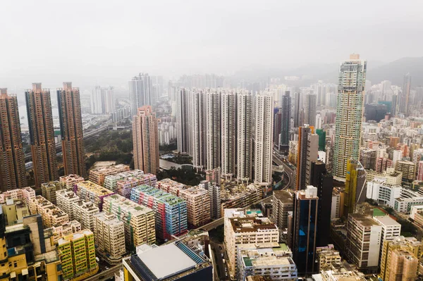 Its a city worth exploring. Shot of skyscrapers, office blocks and other commercial buildings in the urban metropolis of Hong Kong. — ストック写真