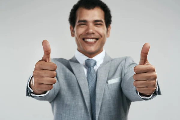 I like that idea. Studio shot of a confident businessman showing thumbs up while standing against a grey background. — 스톡 사진