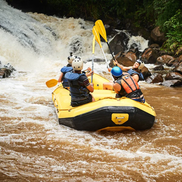 Life is about experiences. Rearview shot of a group of young friends white water rafting. — 스톡 사진