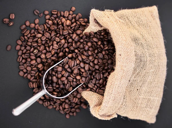Nem mind egyforma lett. Egy kis kávébab.. — Stock Fotó