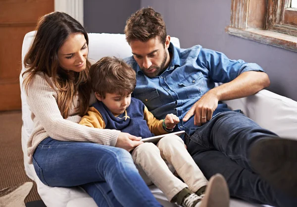 Teaching him about touchscreen technology. Shot of a loving family using a digital tablet together. — Foto de Stock