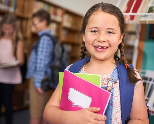Im gonna be top of my class. Portrait of a young girl at school. — Stock Photo, Image