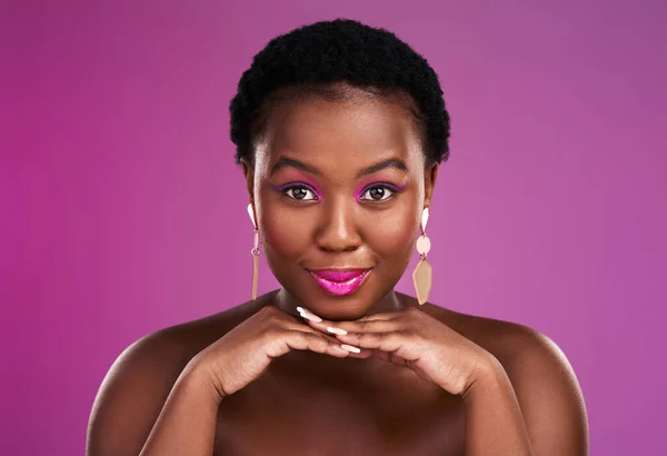 Self confidence is my super power. Studio shot of a beautiful young woman posing against a purple background. — ストック写真