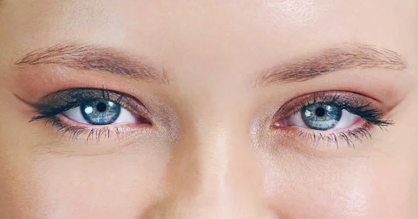 Explore into her world. Closeup beauty shot of a young womans eye. — Stock Photo, Image