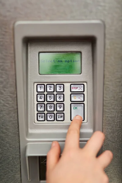 Keeping his pin code a secret. Cropped view of a male hand using an ATM. — Stock Photo, Image