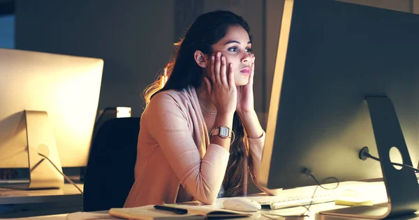 Shes trying hard to focus. Cropped shot of a beautiful young woman working at night in a modern office. — Stock Photo, Image