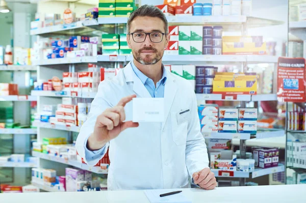 Ive got just what you need. Cropped portrait of a handsome mature male pharmacist working in a pharmacy. —  Fotos de Stock