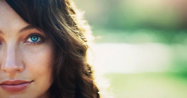 Youre your own better half. Cropped portrait of an attractive young woman feeling confident in a public park. —  Fotos de Stock