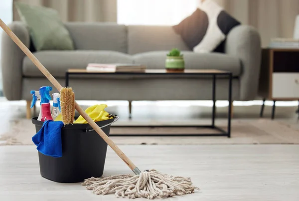 All youll need for deep clean. Shot of a bucket of cleaning supplies. — Foto de Stock