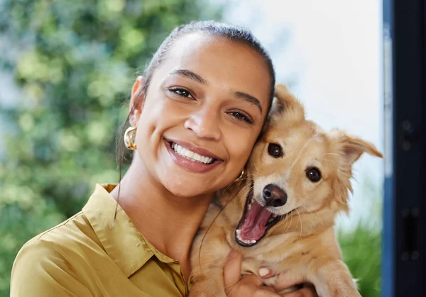 Theyre a womans best friend too. Cropped portrait of an attractive young businesswoman and her adorable puppy at home. — Foto de Stock