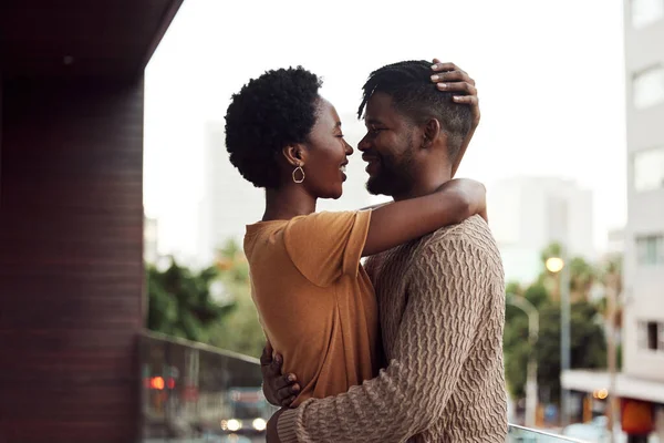 I just wanna be close to you. Shot of an affectionate your couple bonding on a balcony outdoors. — Stock Photo, Image