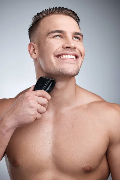 I am my biggest flex. Studio shot of an attractive young man shaving his face against a grey background. — Stock Photo, Image