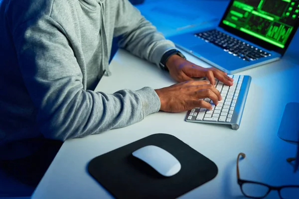 Hledám jiný účet k hacknutí online. Shot of a unerable hacker cracking a computer code in the dark. — Stock fotografie