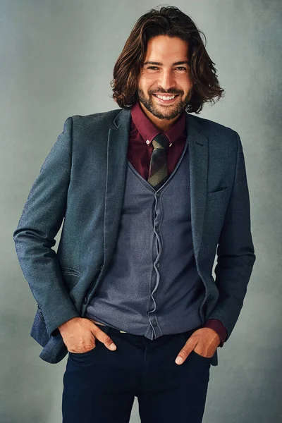 Laid back cool and sophistication. Studio portrait of a stylishly dressed handsome young man smiling. — Stock Photo, Image